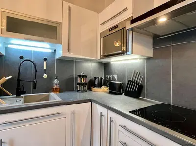 Cuisine ou kitchenette dans l'établissement Maison hyper centre Ville - 4 Pers - 2 places de Parking gratuites