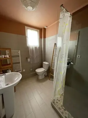 Salle de bains dans l'établissement Maison Quartier de Pors Carn