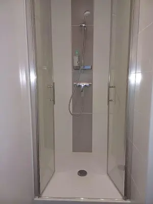 Salle de bains dans l'établissement La maison bleue, entre terre et mer