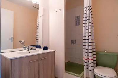 Salle de bains dans l'établissement La Terrasse du Golf - Appt avec terrasse