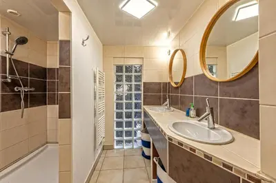 Salle de bains dans l'établissement Maison Rioma - Grande maison à 200m de la plage