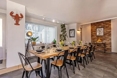 Coin salon dans l'établissement Maison Rioma - Grande maison à 200m de la plage