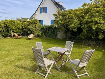 Jardin de l'établissement Holiday Home in Primel near Sandy Beach