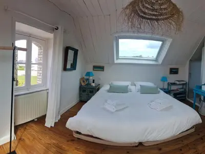 Un ou plusieurs lits dans un hébergement de l'établissement Holiday Home in Primel near Sandy Beach