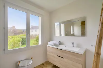 Salle de bains dans l'établissement Belle maison pour 6 - Découverte du Pays Bigouden