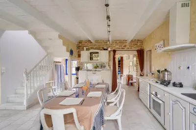 Cuisine ou kitchenette dans l'établissement Maison avec terasse et jardin - 1km plage de Kérity