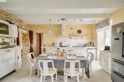 Cuisine ou kitchenette dans l'établissement Maison avec terasse et jardin - 1km plage de Kérity