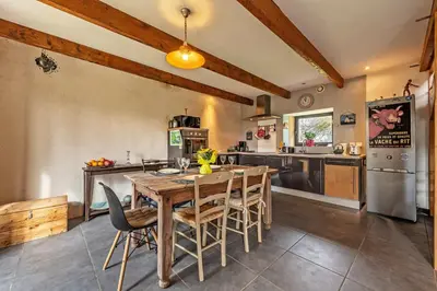 Cuisine ou kitchenette dans l'établissement Charme et Hâvre de Paix - Grand jardin