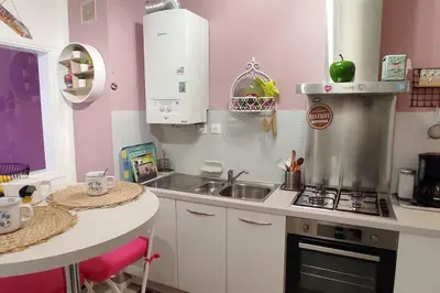 Cuisine ou kitchenette dans l'établissement Ty Loca Loca Proche mer et centre-ville Parking privatif