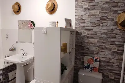 Salle de bains dans l'établissement Ty Loca Loca Proche mer et centre-ville Parking privatif
