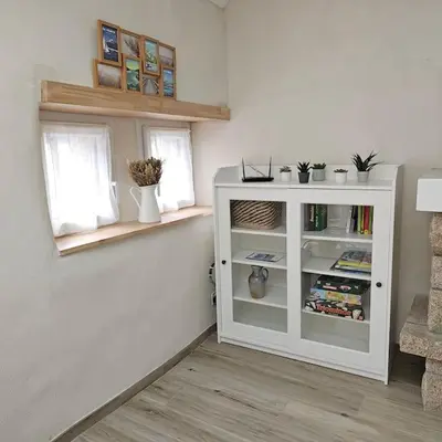 Bibliothèque dans la maison de vacances