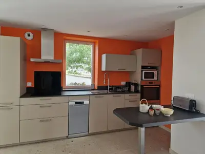 Cuisine ou kitchenette dans l'établissement Holiday Home in Plougasnou with Sea Views