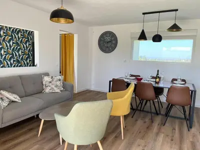 Coin salon dans l'établissement Maison Au Bout Du Pre