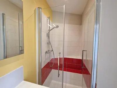 Salle de bains dans l'établissement House in Terenez with Stunning Harbour Views