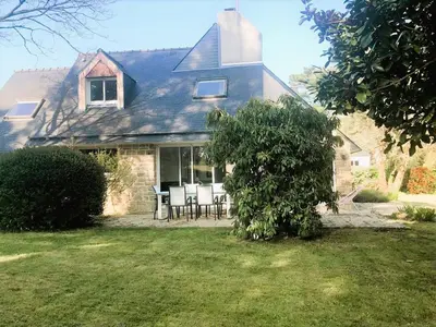 Jardin de l'établissement Fouesnant, Cap Coz, superbe maison familiale, plage et sentiers à pied