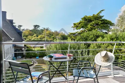 Balcon ou terrasse dans l'établissement LocaLise - M14 - Caligourdaine - Maison d'exception - Construction de 2024 - à 30m de la mer et quelques pas des plages - extérieur clos - 4 places de parking privatives - wifi inclus - draps inclus - centre et port à 7 minutes à pied