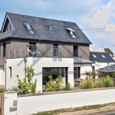 LocaLise - M14 - Caligourdaine - Maison d'exception - Construction de 2024 - à 30m de la mer et quelques pas des plages - extérieur clos - 4 places de parking privatives - wifi inclus - draps inclus - centre et port à 7 minutes à pied
