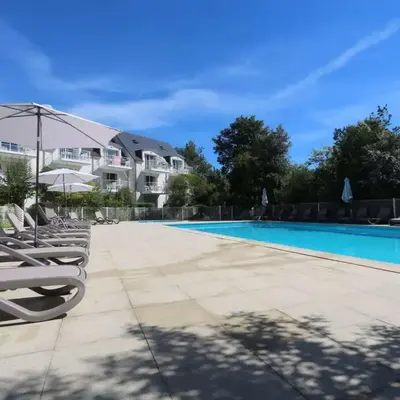 Bel appartement à 100 m de la plage à Fouesnant avec piscine chauffée