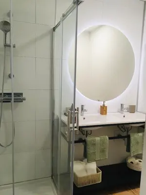 Salle de bains dans l'établissement Les Remparts