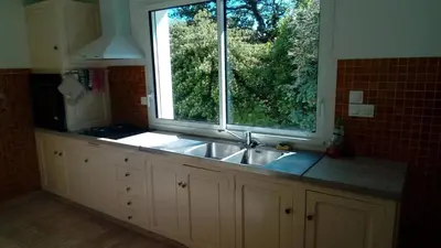 Cuisine ou kitchenette dans l'établissement Villa prestigieuse à Concarneau avec piscine