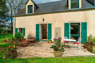 Jardin de l'établissement Le Relais - Maison avec grand jardin