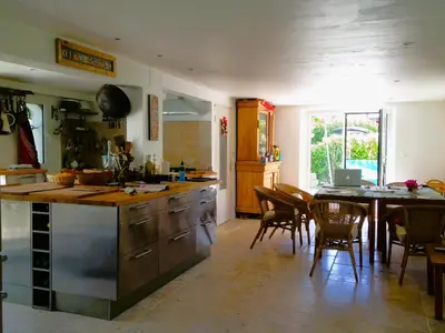 Cuisine ou kitchenette dans l'établissement Villa aux roses
