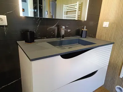 Cuisine ou kitchenette dans l'établissement La chambre de KERLAGATU