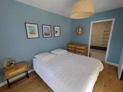 Un ou plusieurs lits dans un hébergement de l'établissement Évasion en bord de mer - 350m plage - Garage privé