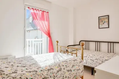 Un ou plusieurs lits dans un hébergement de l'établissement Proche plages et commerces, appartement pour 4
