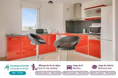 Cuisine ou kitchenette dans l'établissement Proche plages et commerces, appartement pour 4