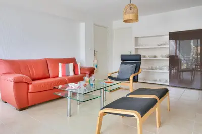 Coin salon dans l'établissement Proche plages et commerces, appartement pour 4
