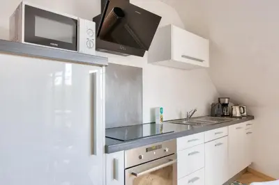 Cuisine ou kitchenette dans l'établissement Proche plages et commerces, appartement pour 4