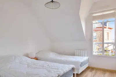 Un ou plusieurs lits dans un hébergement de l'établissement Proche plages et commerces, appartement pour 4