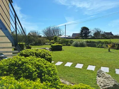 Jardin de l'établissement Côté West - Spacieuse Chambre d'Hôtes - Confort, Accueil personnalisé - Petit déjeuner compris