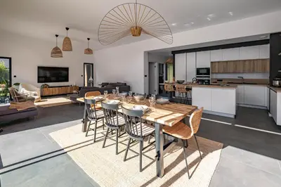 Cuisine ou kitchenette dans l'établissement Villa Loki - A 700m de la mer !