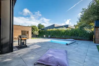 Piscine de l'établissement Villa Loki - A 700m de la mer ! ou située à proximité