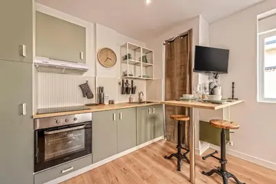 Cuisine ou kitchenette dans l'établissement Le Botanique ~ Proche Centre ~ Arrivée Autonome