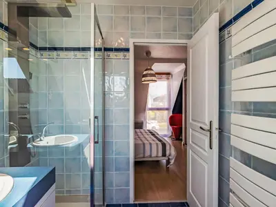 Salle de bains dans l'établissement Holiday Home Brign' Beach by Interhome