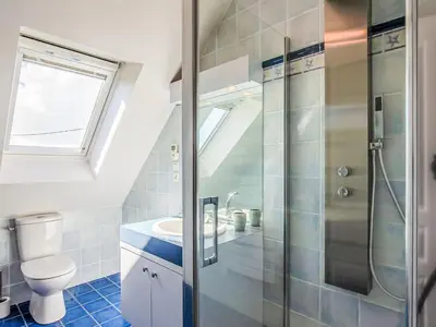 Salle de bains dans l'établissement Holiday Home Brign' Beach by Interhome