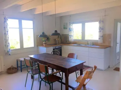 Cuisine ou kitchenette dans l'établissement Maison de pêcheur proche plage et activités