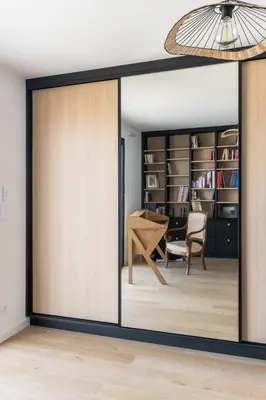 Bibliothèque dans l'appartement