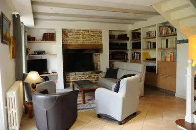 Télévision ou salle de divertissement dans l'établissement Les hauts de Kerdilis