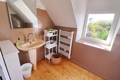 Salle de bains dans l'établissement 698-Villa du Fautec Proche plages