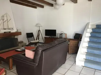 Télévision ou salle de divertissement dans l'établissement 634-Villa Ker Ys a 300m de la plage