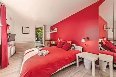 Un ou plusieurs lits dans un hébergement de l'établissement Maison Aubépines -Jolie maison avec piscine privée