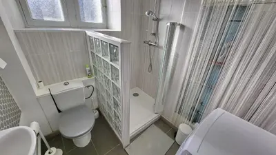 Salle de bains dans l'établissement 719 - Villa Hortensias au calme entre terre et mer