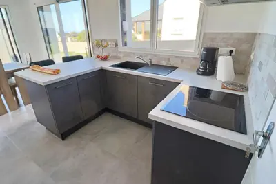 Cuisine ou kitchenette dans l'établissement 695-Villa Kersiny proche plages