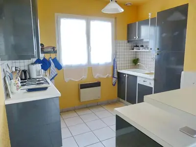 Cuisine ou kitchenette dans l'établissement 622-Ker An Enez la plage au bout du jardin