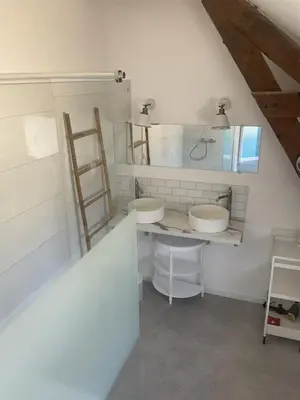 Salle de bains dans l'établissement Maison cosy avec extérieur et piscine partagée