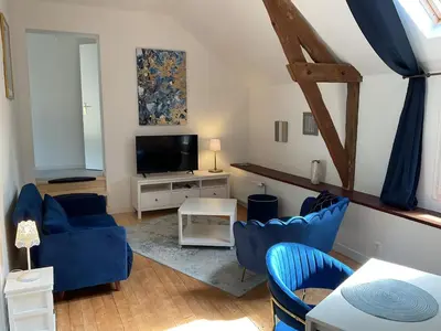 Télévision ou salle de divertissement dans l'établissement Maison cosy avec extérieur et piscine partagée